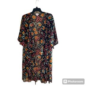 🔶LULAROE: Women’s size M, multicolor floral 1/2 sleeve, high-low sheer kimono🔶